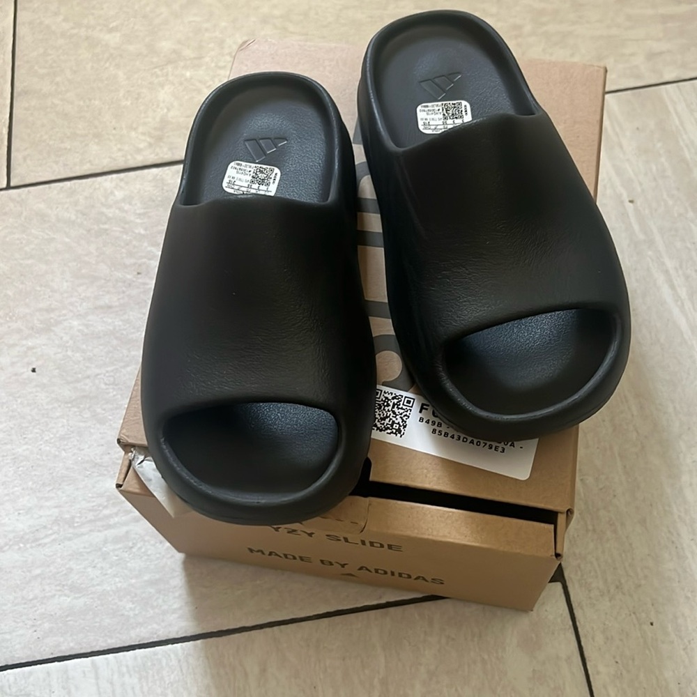 Yzy slide size 3Y NEW🔥🔥🔥